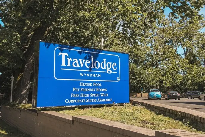 Travelodge by Wyndham Victoria 