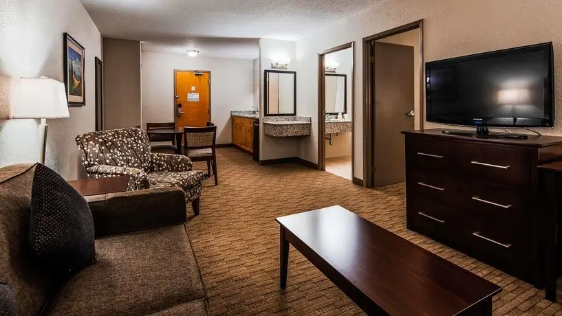 BEST WESTERN PLUS Pembina Inn & Suites 