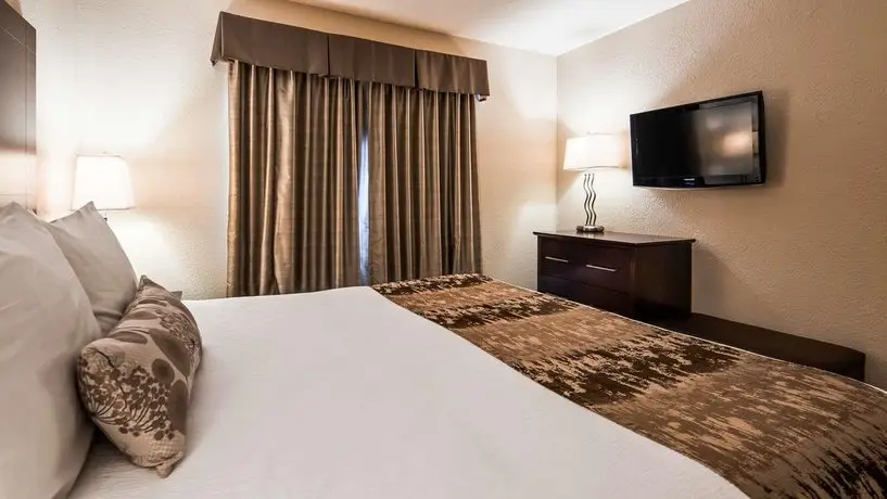 BEST WESTERN PLUS Pembina Inn & Suites 