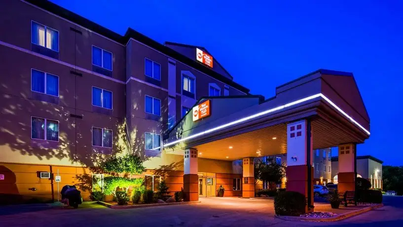 BEST WESTERN PLUS Pembina Inn & Suites 