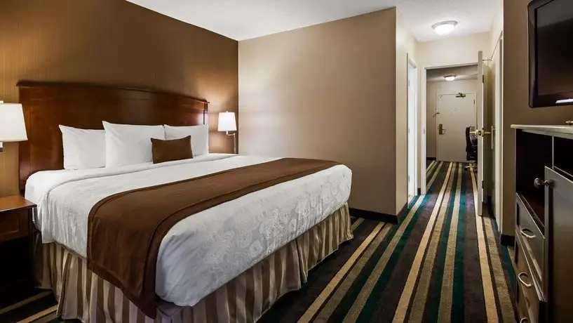 Best Western Plus Winnipeg Airport Hotel 