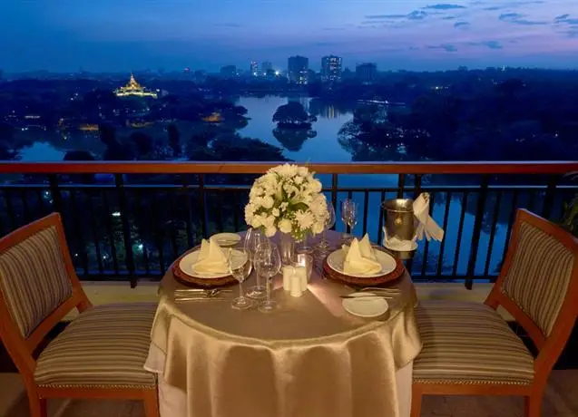 Chatrium Hotel Royal Lake Yangon 