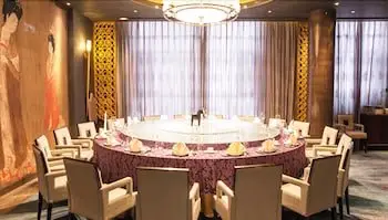 Universal Hotel Urumqi 