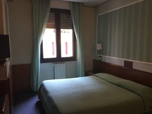 Hotel Garda Milan 