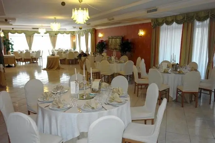 Hotel Leon - Ristorante Al Cavallino Rosso 