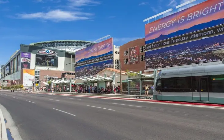 Holiday Inn and Suites Phoenix Airport North 