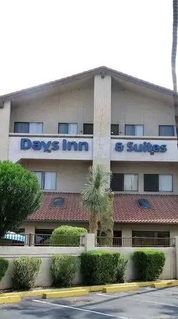 Days Inn & Suites by Wyndham Tempe 