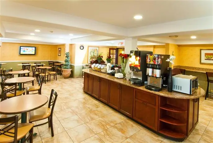 BEST WESTERN PLUS Raffles Inn and Suites 