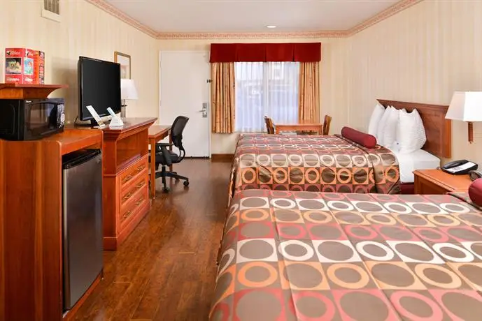 BEST WESTERN PLUS Raffles Inn and Suites 