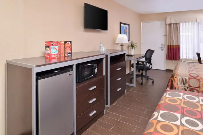 BEST WESTERN PLUS Raffles Inn and Suites 