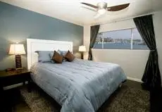 Oceanside Marina Suites - A Waterfront Hotel 