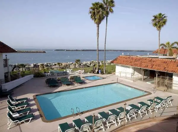 Oceanside Marina Suites - A Waterfront Hotel 