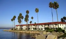 Oceanside Marina Suites - A Waterfront Hotel 