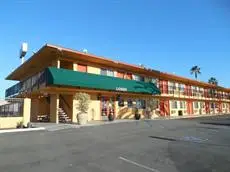 Travelodge by Wyndham Oceanside 