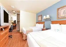 Travelodge by Wyndham Oceanside 