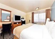 Travelodge by Wyndham Oceanside 