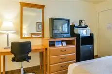 Travelodge by Wyndham Oceanside 