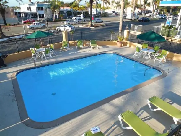 Travelodge by Wyndham Oceanside 