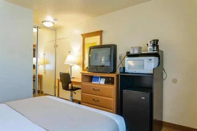 Travelodge by Wyndham Oceanside 