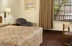 Rodeway Inn & Suites Denver 