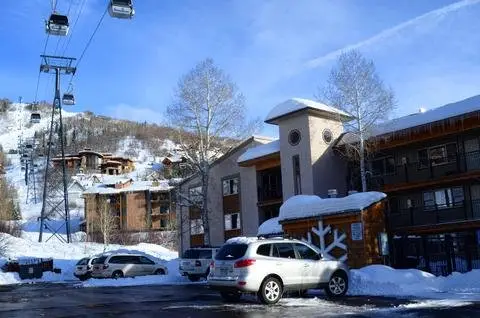 Ski Trail Condominiums by Mountain Resorts