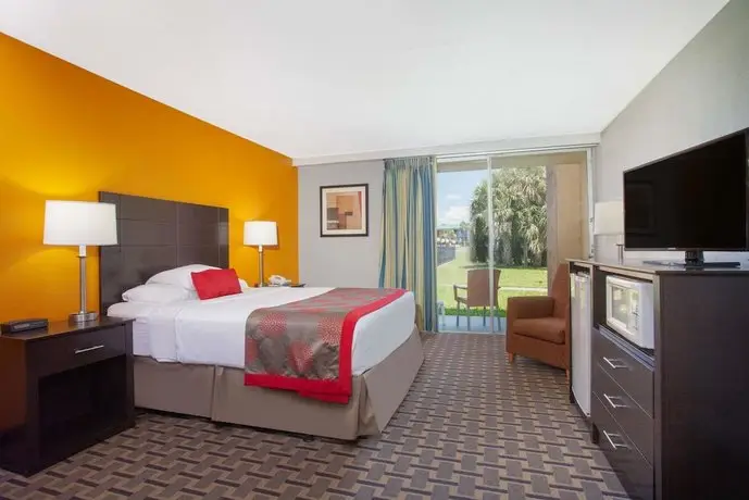 Ramada by Wyndham Davenport Orlando South