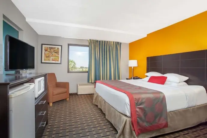 Ramada by Wyndham Davenport Orlando South 