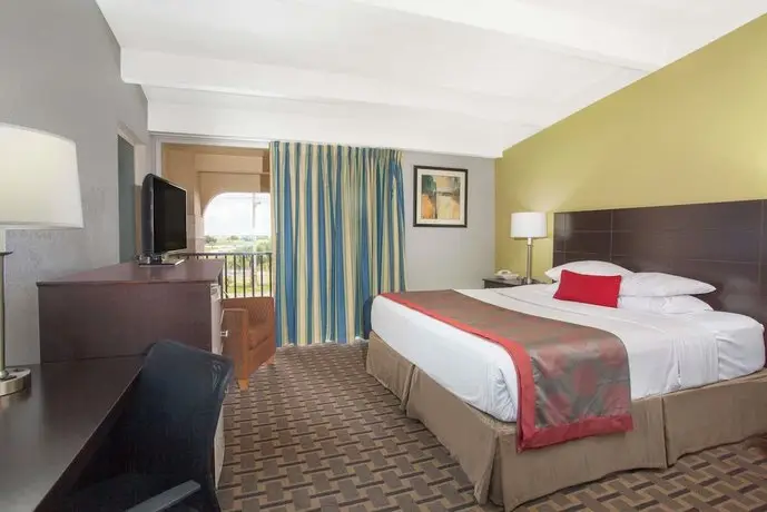 Ramada by Wyndham Davenport Orlando South 