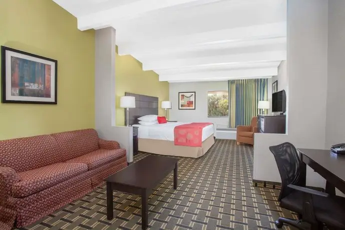 Ramada by Wyndham Davenport Orlando South 