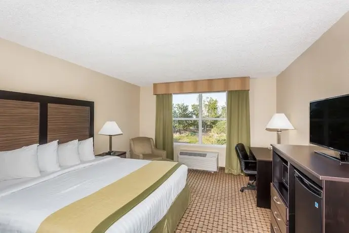 Baymont by Wyndham Fort Myers Airport 