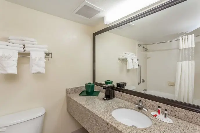 Baymont by Wyndham Fort Myers Airport 