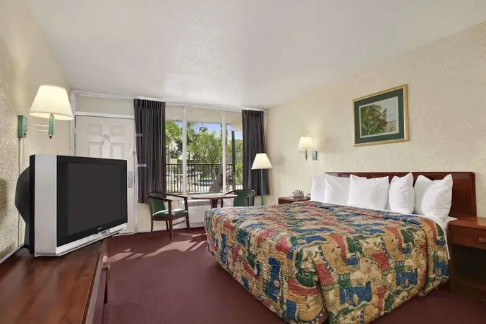 Days Inn by Wyndham Fort Pierce Midtown 