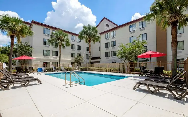 Red Roof Inn PLUS + Gainesville