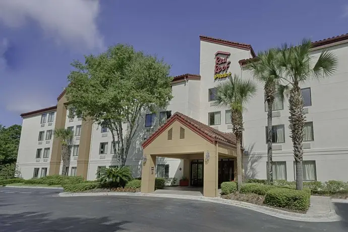 Red Roof Inn PLUS + Gainesville