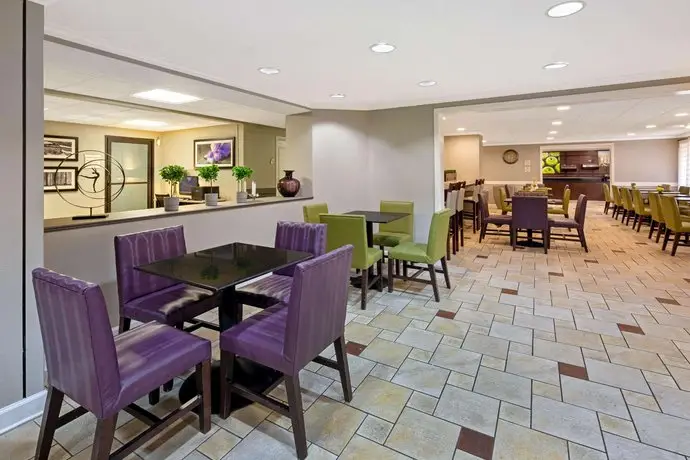 La Quinta Inn & Suites Miami Airport East 