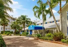 Olde Marco Island Inn and Suites 