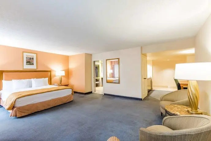 Rodeway Inn & Suites Miami