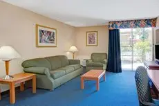 Baymont by Wyndham Florida Mall Hotel 