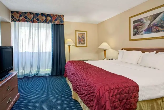 Baymont by Wyndham Florida Mall Hotel 