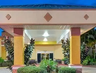 Baymont by Wyndham Florida Mall Hotel 