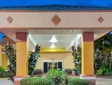 Baymont by Wyndham Florida Mall Hotel 