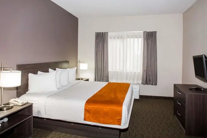 Days Inn & Suites by Wyndham Orlando Airport 