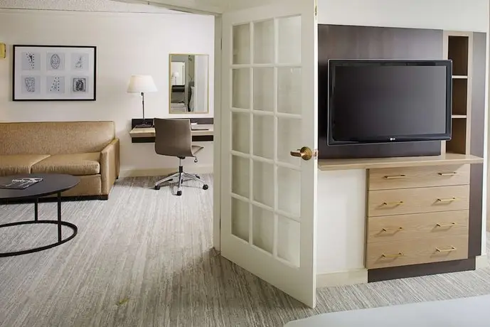 Hilton Atlanta Perimeter Suites 