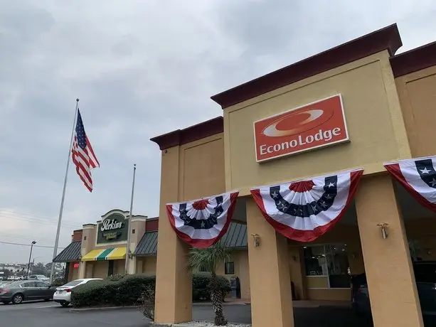 Econo Lodge Choice Hotels- Sav I-95