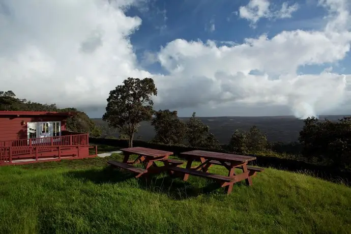 Volcano House Hotel 