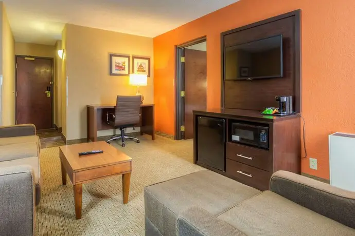 Comfort Inn & Suites Evansville Airport 