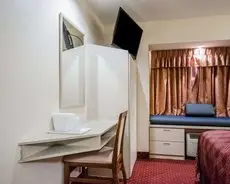 Econo Lodge Inn & Suites Evansville 