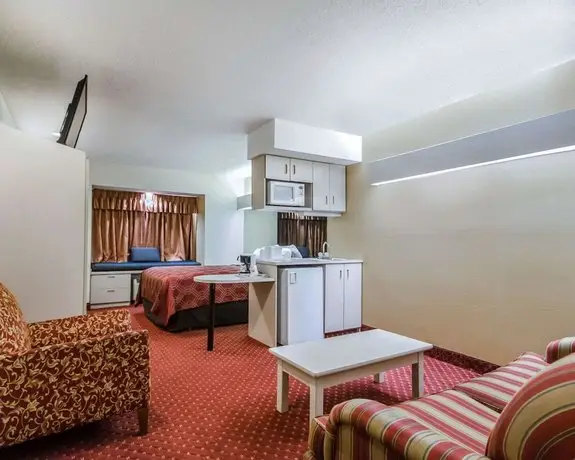 Econo Lodge Inn & Suites Evansville 