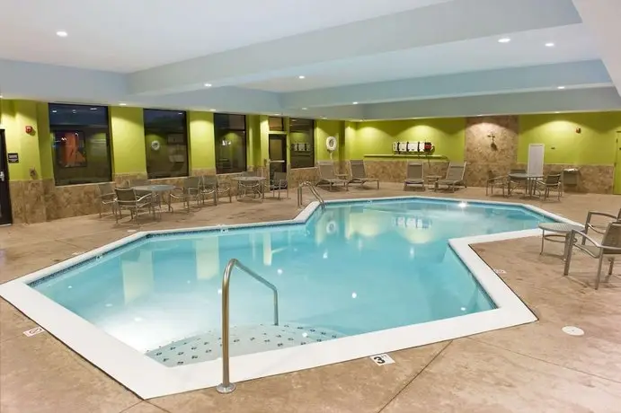 Hampton Inn Evansville Airport 