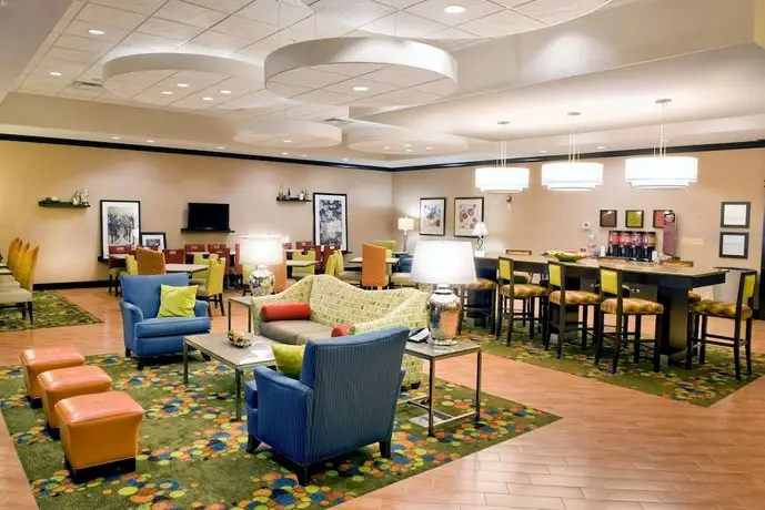 Hampton Inn Evansville Airport